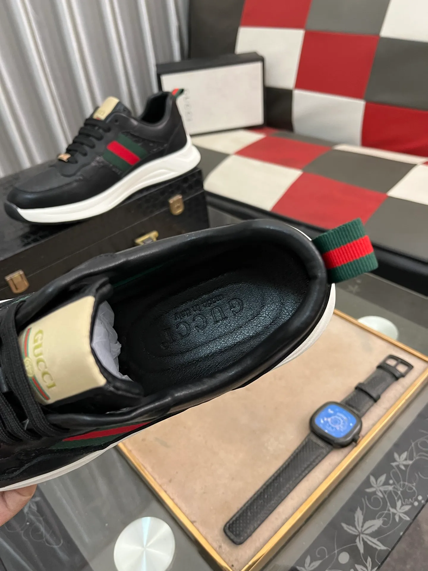 Men's shoes💰420⌚️⌚️[GUCCI] Gucci men's casual shoes are absolutely popular🔥The ultimate matching item for trendy men! The charm of super texture is unstoppable. This is the main recommendation. The upper is made of high-quality cowhide, with pig lining feet and wear-resistant rubber sole. It is noble and elegant! Extremely comfortable🎁🎁You can be as handsome as you want💪 Size 38-44! 2️⃣colors available